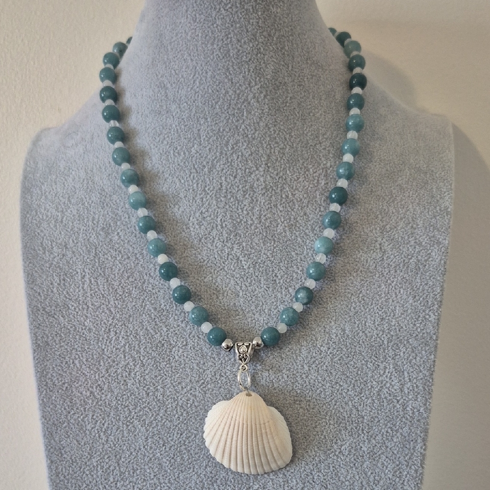 GREEN AVENTURINE & WHITE JADE NECKLACE &EARRINGS